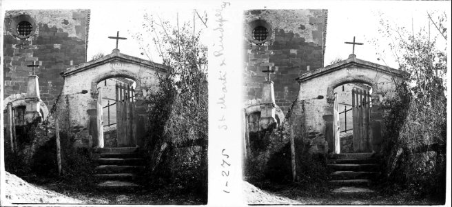 Entrada de l'església de Sant Martí de Riudeperes