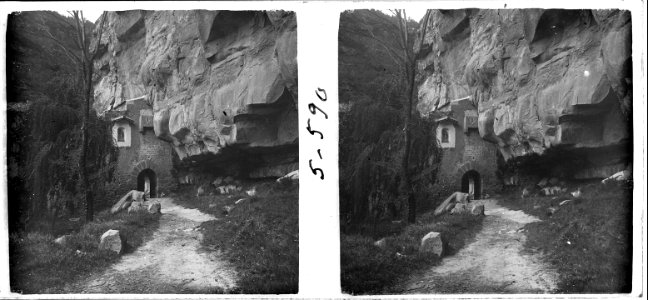 Entrada al santuari de Sant Miquel del Fai
