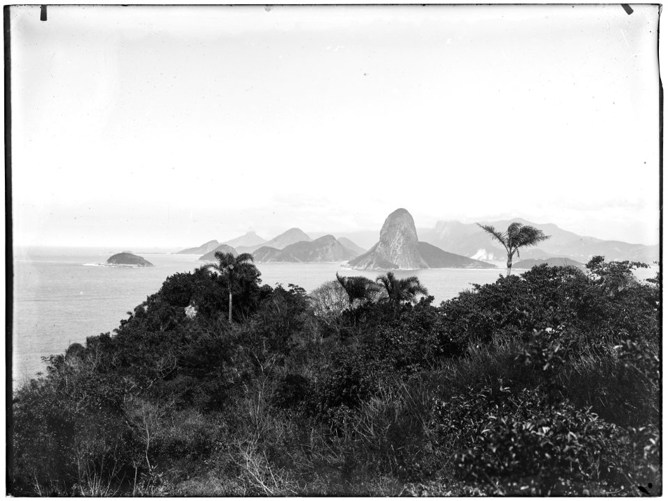 Entrada da Baía de Guanabara, ao fundo o Pão de Açúcar - 3