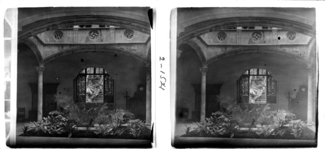 Entrada i fons de casa Gralla