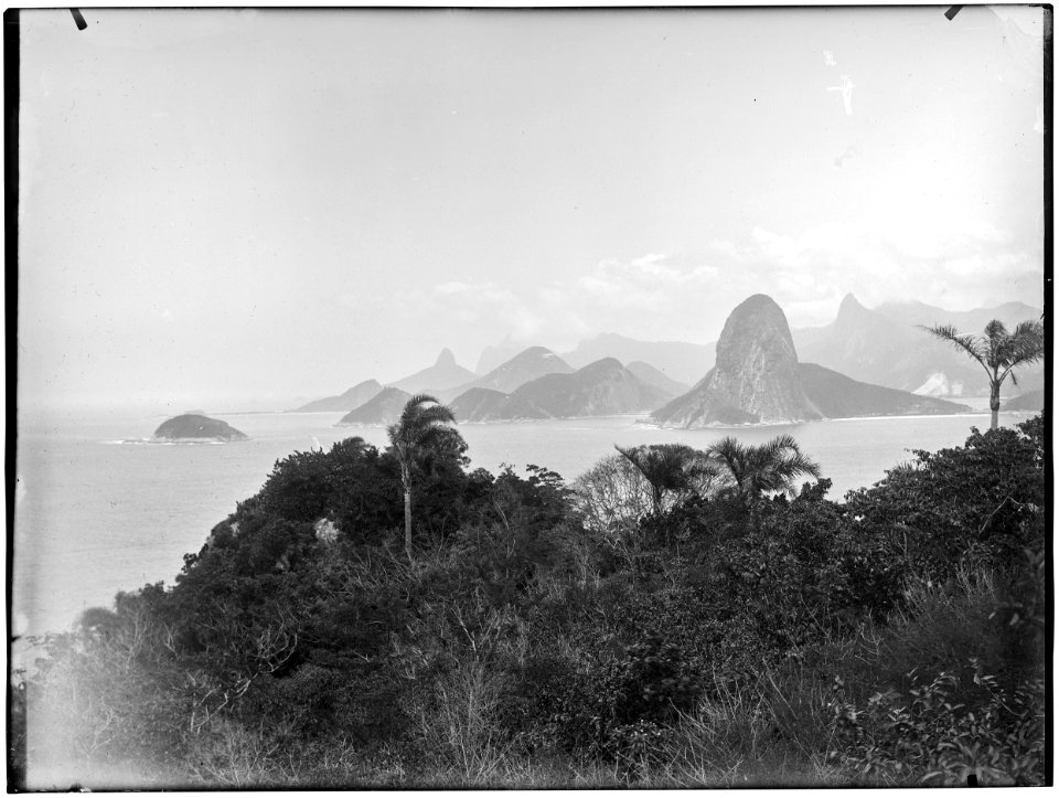 Entrada da Baía de Guanabara, ao fundo o Pão de Açúcar - 7