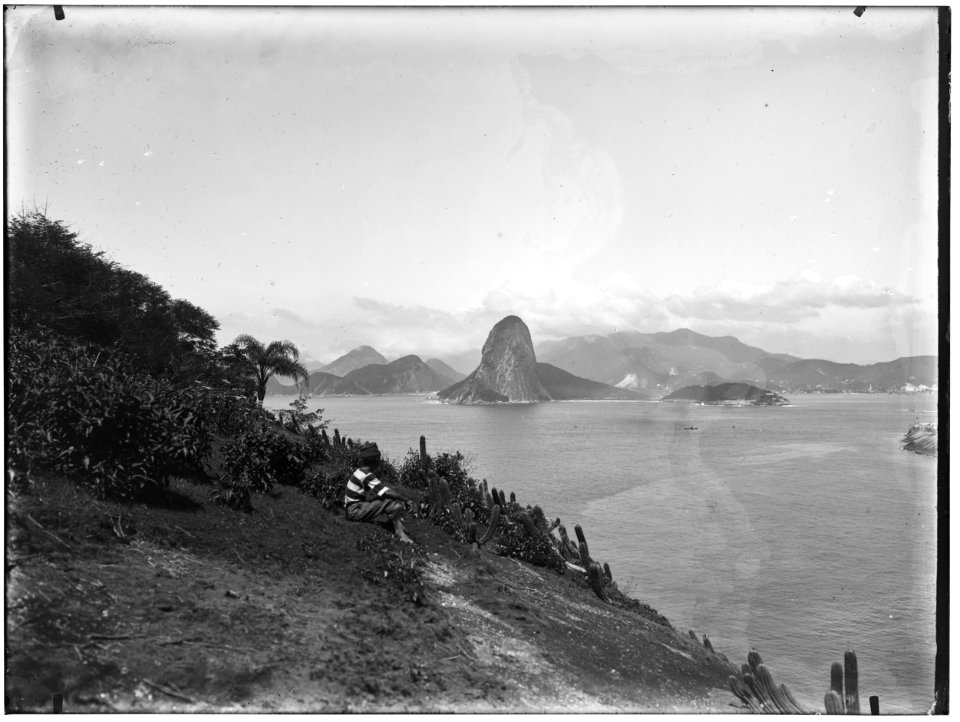 Entrada da Baía de Guanabara, ao fundo o Pão de Açúcar - 8