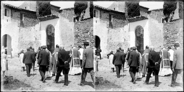 Entrada de la processó a l'església de la Santa Creu