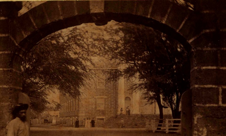Entrance of Kawaiahao Church, photograph by H. L. Chase, Mission Houses Museum Archives
