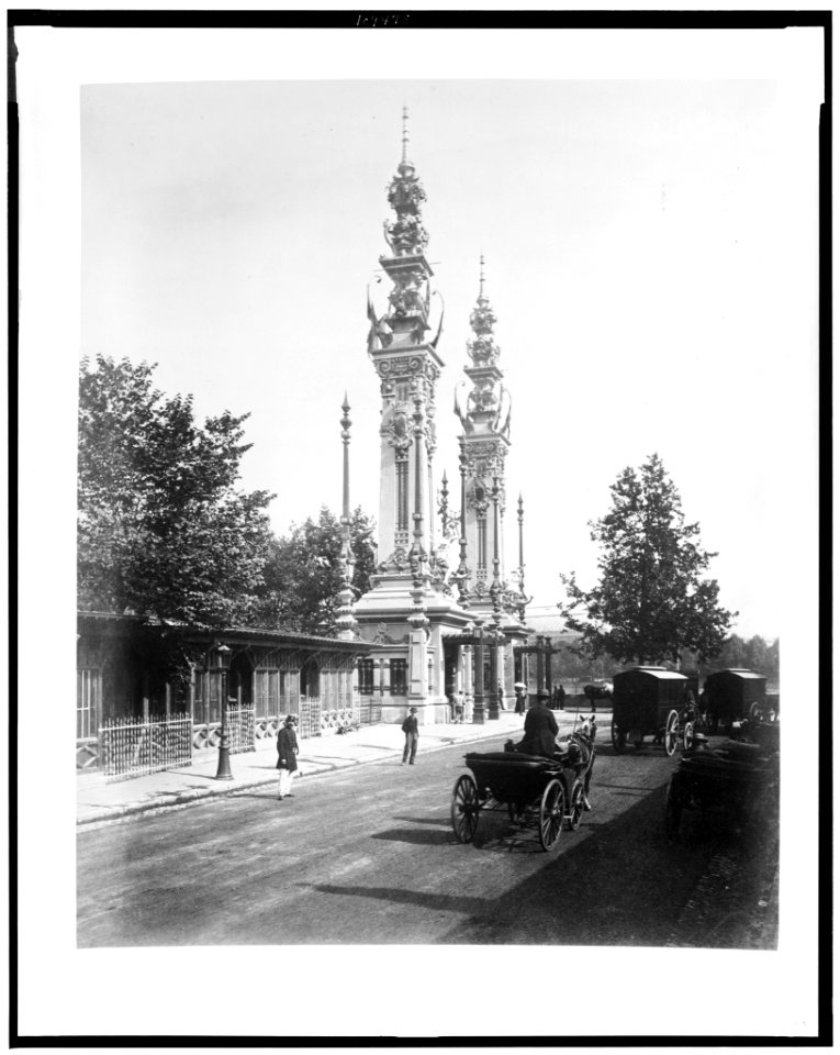 Entrance to exhibits on the Quay d'Orsay, showing carriages along street, Paris Exposition, 1889 LCCN93516739