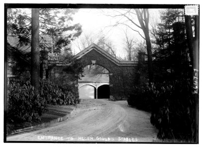Entrance to Helen Gould's stables LCCN2014692625