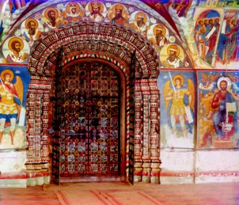 Entrance into the central church of the Church of St. John the Precursor from the gallery (Prokudin-Gorsky)