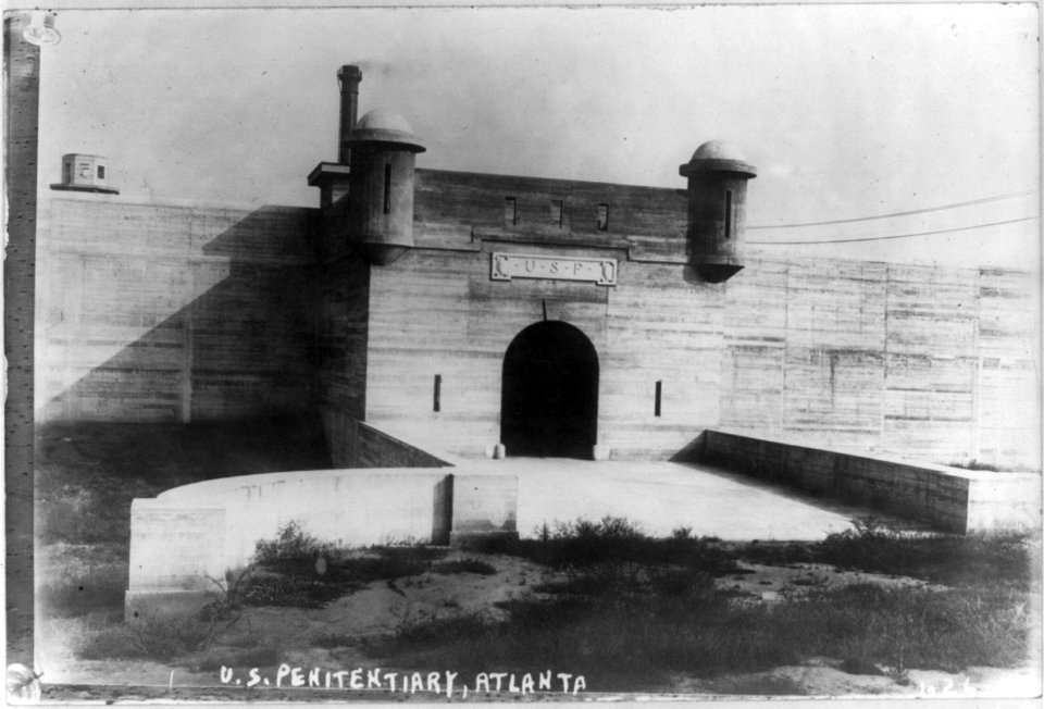 Entrance to the federal penitentiary, Atlanta LCCN2002698072