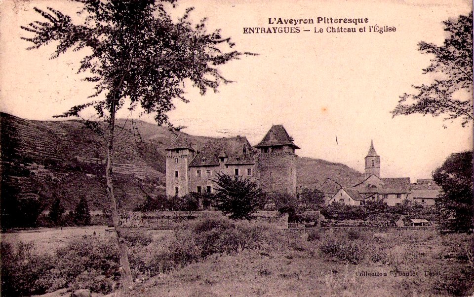 Entraygues - Château et église
