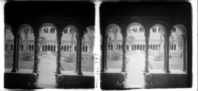 Entre les columnes del claustre de la basílica de Sant Joan del Laterà