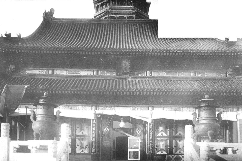 Entrée de la salle contenant le trône de l’Empereur, au Palais d’Été