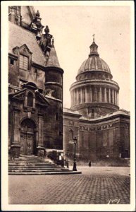 Entrée latérale de lÉglise St-Etienne-du-Mont et Dome du Panthéon photo