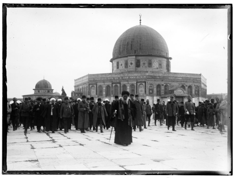 Enver Pasha and Jamal (Cemal) Pasha visiting the Dome of the Rock, Jerusalem LOC matpc.00754