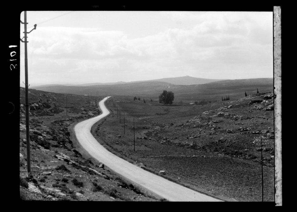 Environs of Jerusalem. Neby Samwil. Distant view, taken near el Nasbi showing relative position of both supposed sites of Mizpah LOC matpc.15172