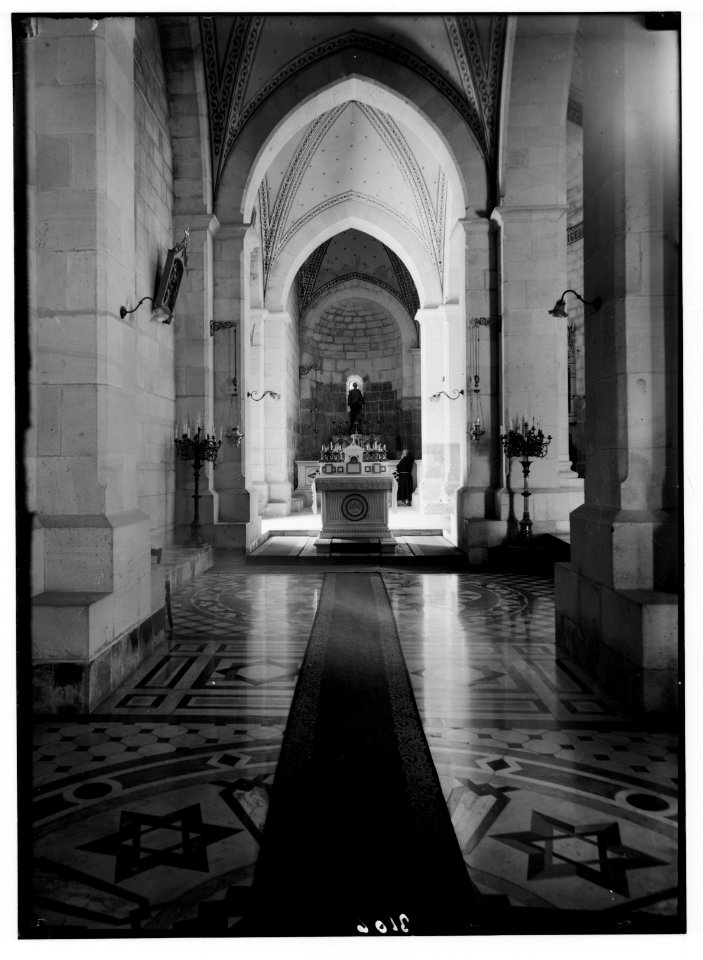 Environs of Jerusalem. El Kubeibeh. Franciscan Church. House of Cleopas, the aisle LOC matpc.02648