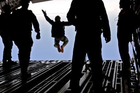 EOD Free-Fall Jump, RIMPAC 2014 140724-N-TM257-175