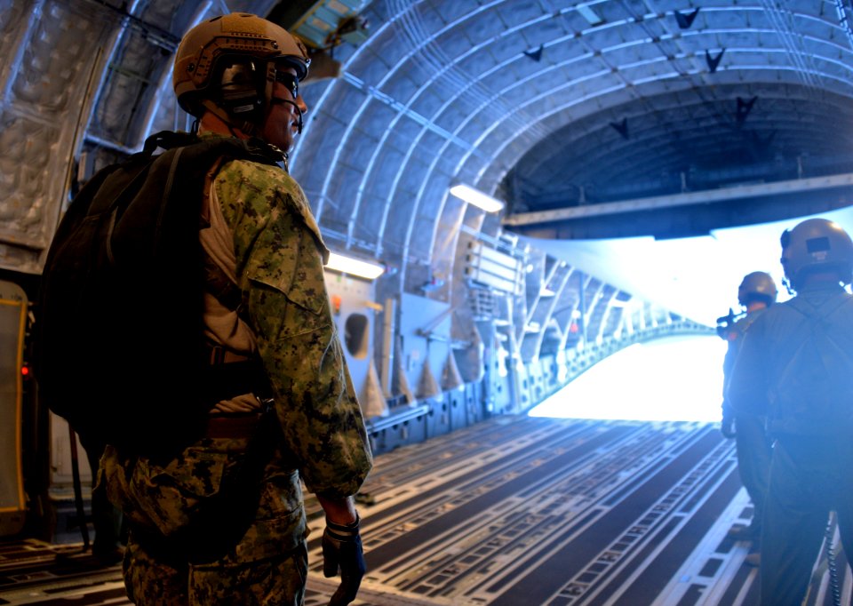 EOD Free-Fall Jump, RIMPAC 2014 140724-N-TM257-047