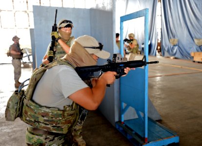 EOD Room Clearing Training during RIMPAC 2014 140701-N-TM257-258