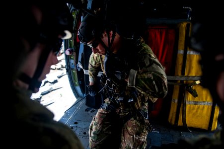 EOD Sailor prepares to rappel aboard USS George Washington 140909-N-TE278-277