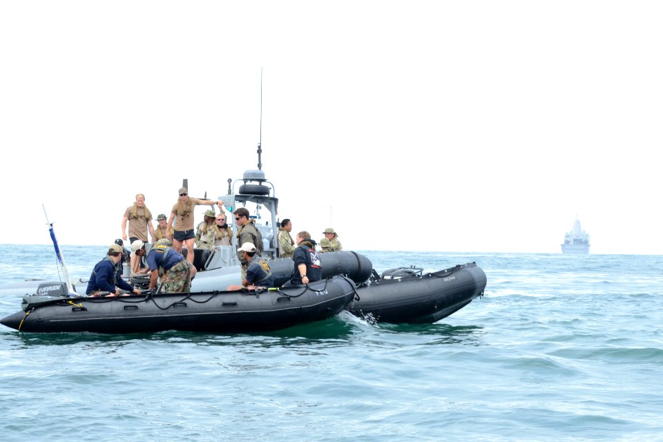 EODMU1, RIMPAC 2014 140713-N-DI719-124