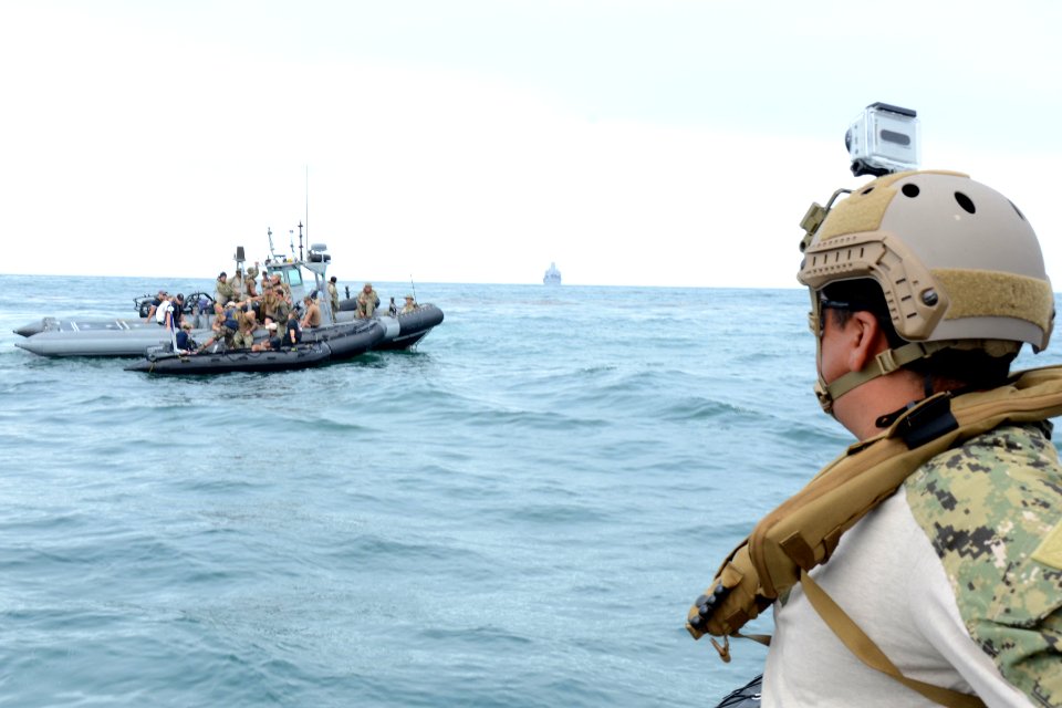 EODMU1, RIMPAC 2014 140713-N-DI719-132