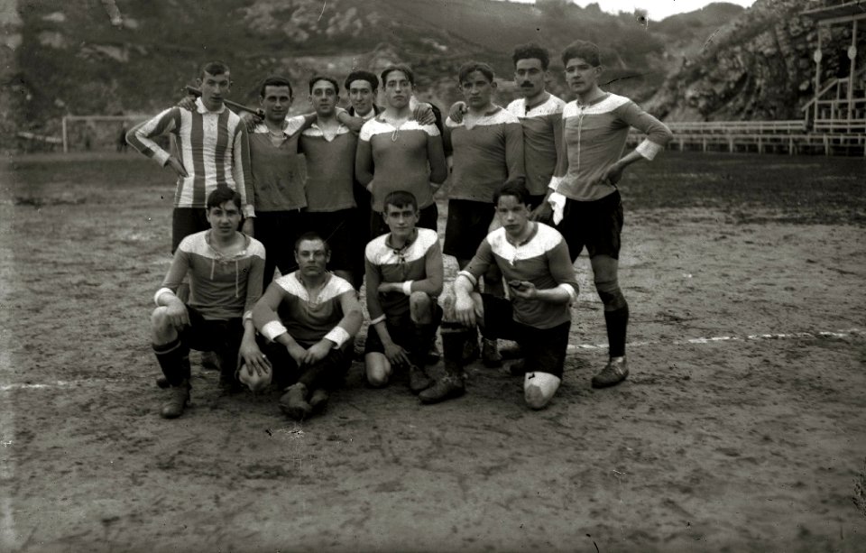 Equipos reserva de la Real Unión de Irun y Jolastokieta (1 de 2) - Fondo Car-Kutxa Fototeka