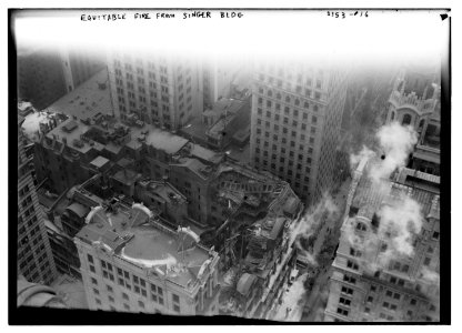 Equitable fire from Singer Bldg. LCCN2014690058