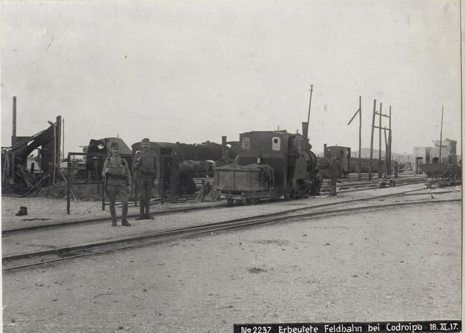 Erbeutete Feldbahn bei Codroipo 18.XI.17. (BildID 15612494)