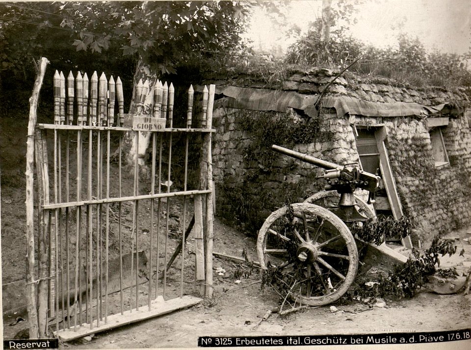 Erbeuteles ital.Geschütz bei Musile a.d. Piave 17.6.18. (BildID 15621869)
