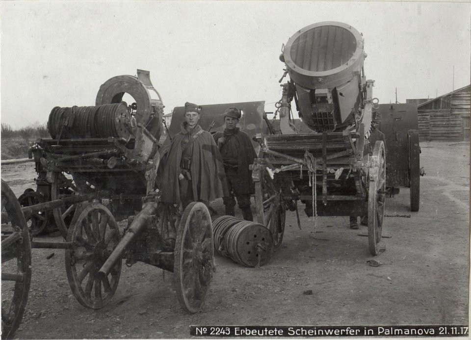 Erbeutete Scheinwerfer in Palmanova 21.11.17. (BildID 15612536)