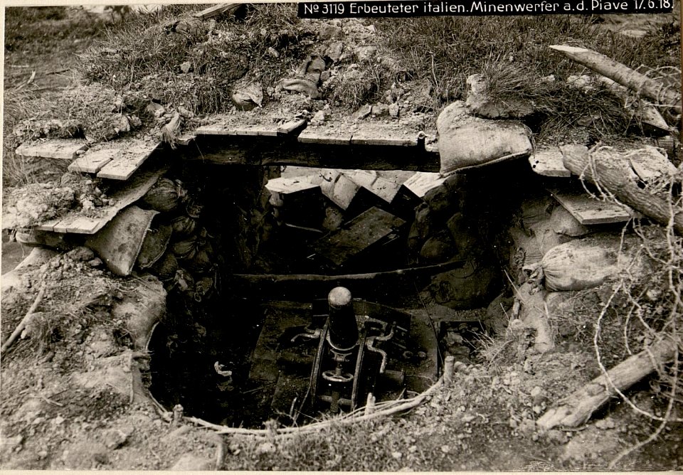 Erbeuteter italien.Minenwerfer a.d. Piave 17.6.18. (BildID 15621827)