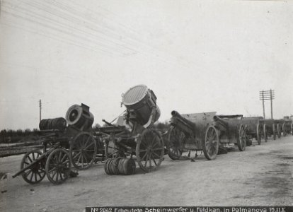 Erbeutete Scheinwerfer u.Feldkan. in Palmanova 15.11.17. (BildID 15611122)