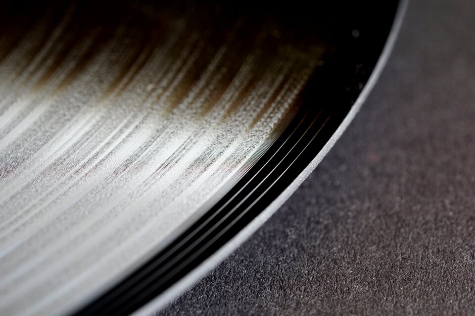 Record music tinge