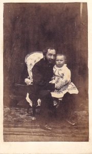Ernest Van Dievoet avec son fils Eugène