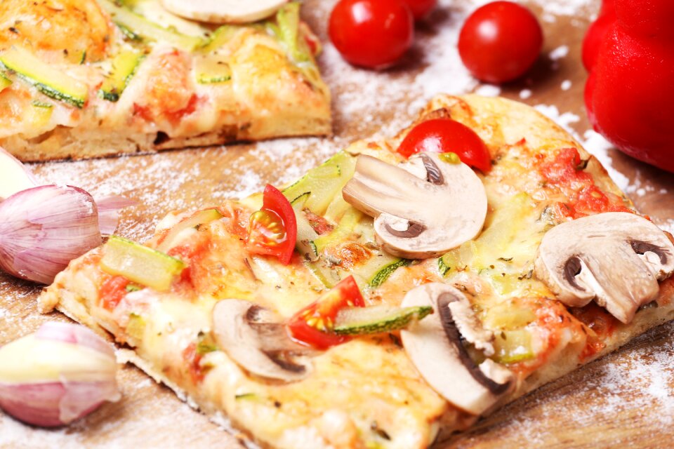 Pïzza mushrooms vegetables