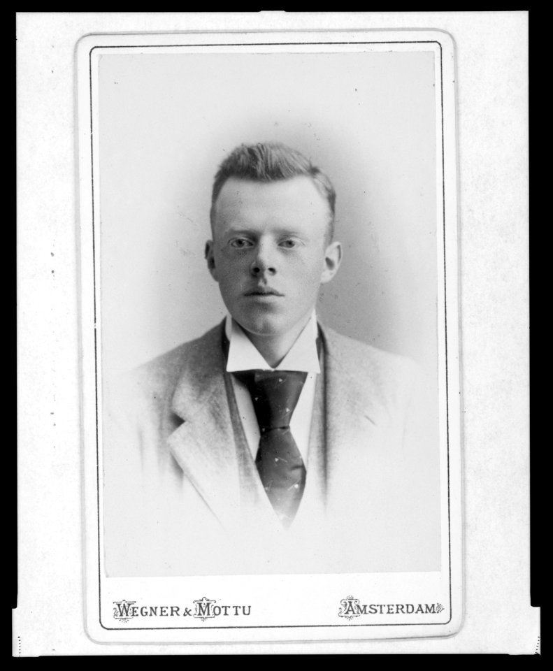Ernst Heinrich Krelage, Dutch horticulturist, head-and-shoulders portrait, facing front) - Wegner & Mottu, Amsterdam LCCN2005696324