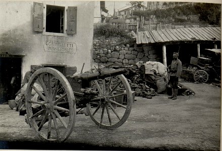 Eroberte italienische Kanone. Aufgenommen am 22. Mai 1916. (BildID 15534175)