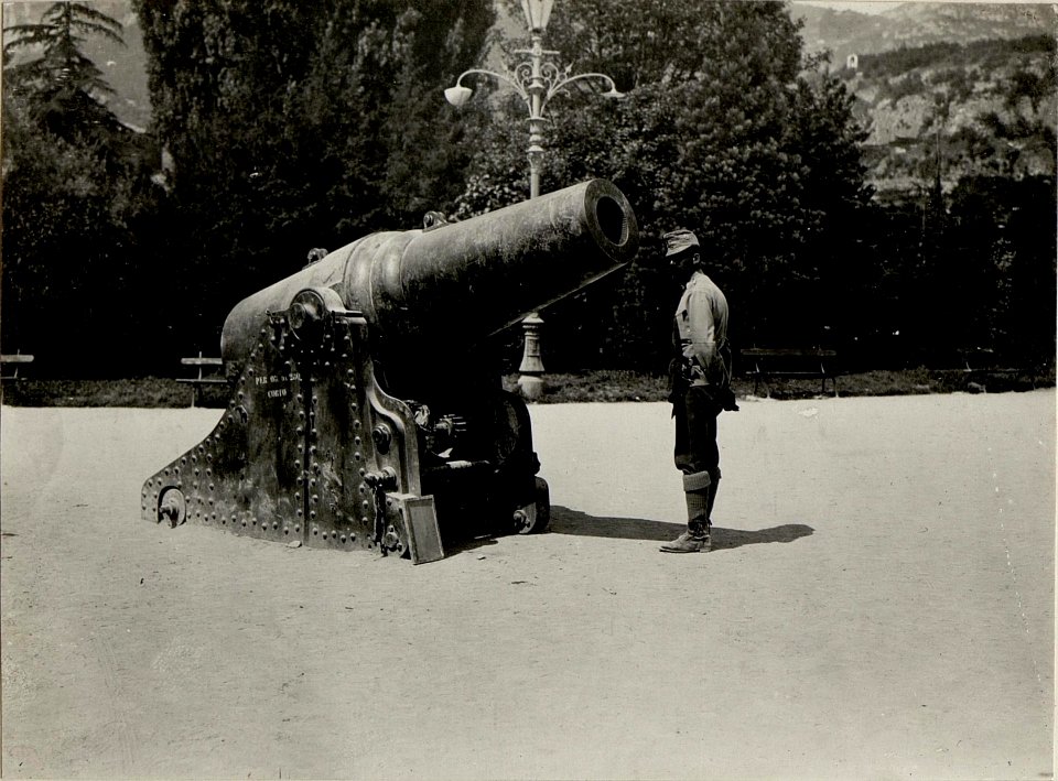 Eroberte italienisches 28 cm Geschütz. Aufgenommen am 10. Juni 1916. (BildID 15534574)