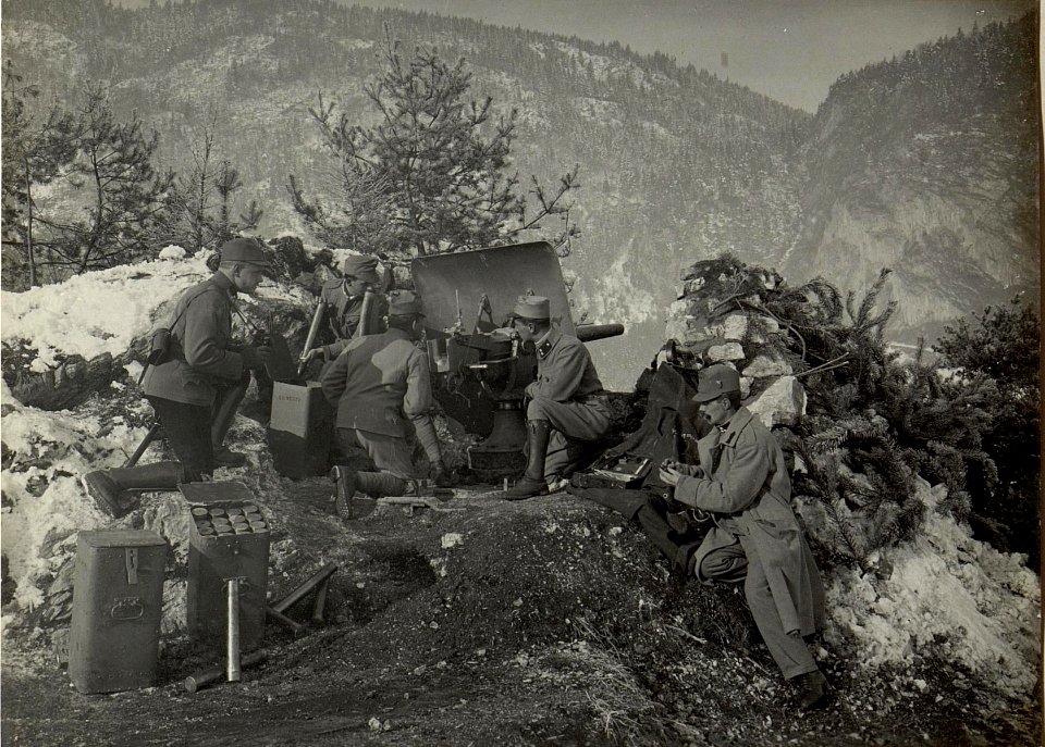 Erprobung der 47 mm L-44 Marinekanone nächst der Schießstätte in Villach. (BildID 15469033)