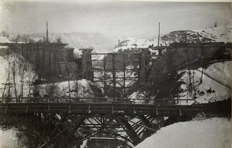 Ersatz der zerstörten Cavorame-Brücke mit Notbrücke im Vordergrund. (BildID 15672268)