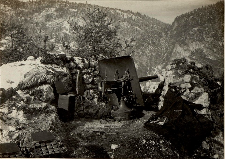 Erprobung der 47 mm L-44 Marinekanone nächst der Schießstätte in Villach. (BildID 15469047)