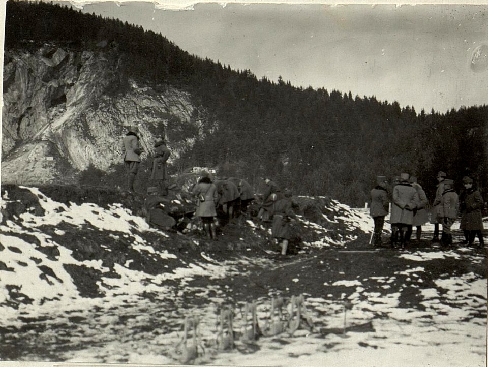 Erprobung eines Infanterie Geschützes am Schießplatze Villach. (BildID 15469082)
