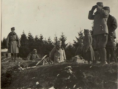 Erprobung eines Infanterie-Geschützes am Schießplatze Villach. General der Kavallerie Rohr (BildID 15469103)