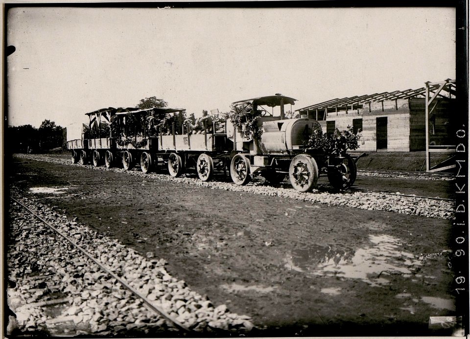 Erste Fahrt der Feldbahn bei Comen (BildID 15731604)