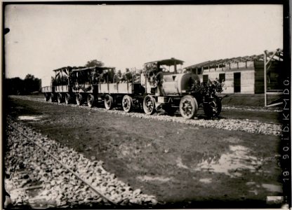 Erste Fahrt der Feldbahn bei Comen (BildID 15731604)