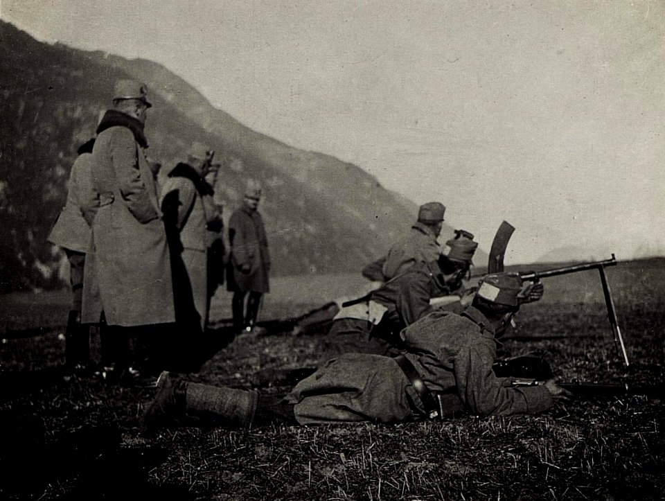 Erste Versuche beim 14. Korps mit Musketen bei Auhofen im Tauferer Tal. (BildID 15580645)
