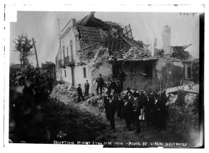 Eruption of Mount Etna May 1914 - House at Linero destroyed LCCN2014696302