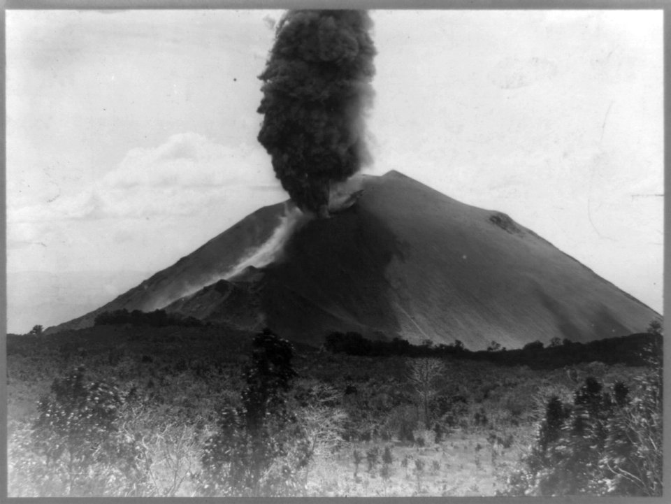 Eruption of volcano, San Salvador LCCN91787463