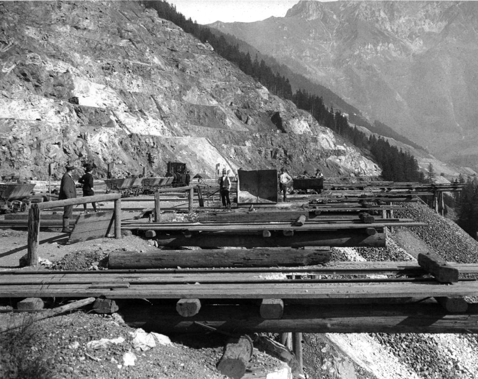 Erzberg - Etage - Abwurf der Wintervorräte - um 1910