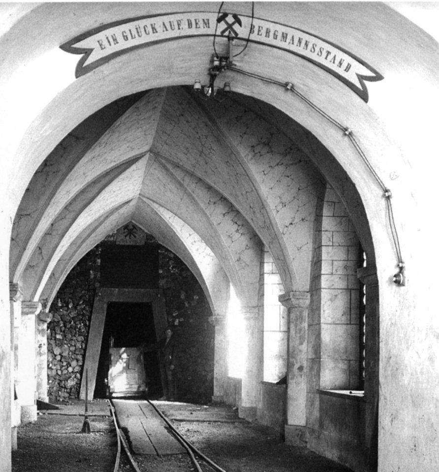 Erzberg - Stolleneingang um 1910